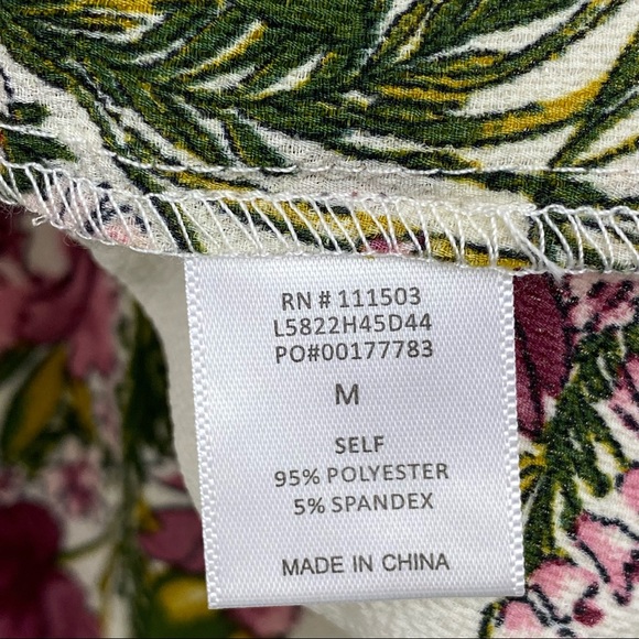 Charming Charlie size Medium Women’s Ivory Floral 3/4 Sleeve Wrap Blouse Top - Picture 7 of 9